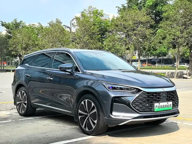 BYD Tang — Фото автомобиля 3
