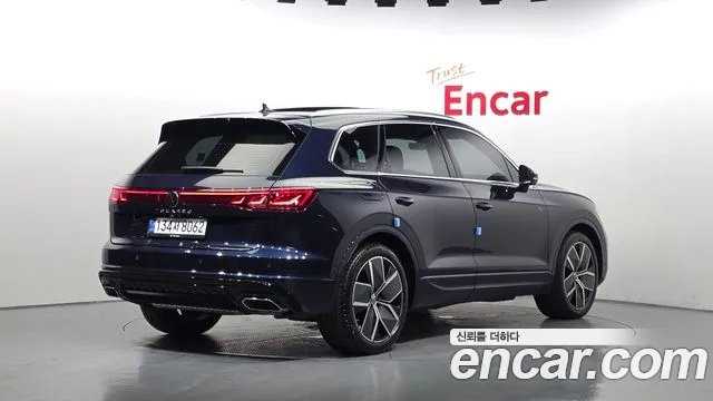 Volkswagen Touareg 3rd Gen — Фото автомобиля 2