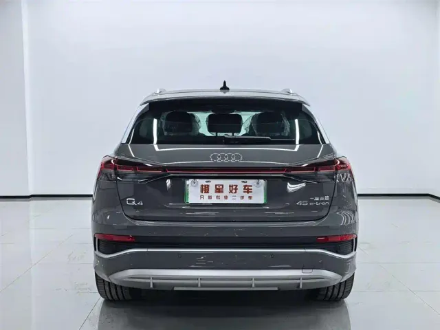 Audi Q4 e-tron — Фото автомобиля 5