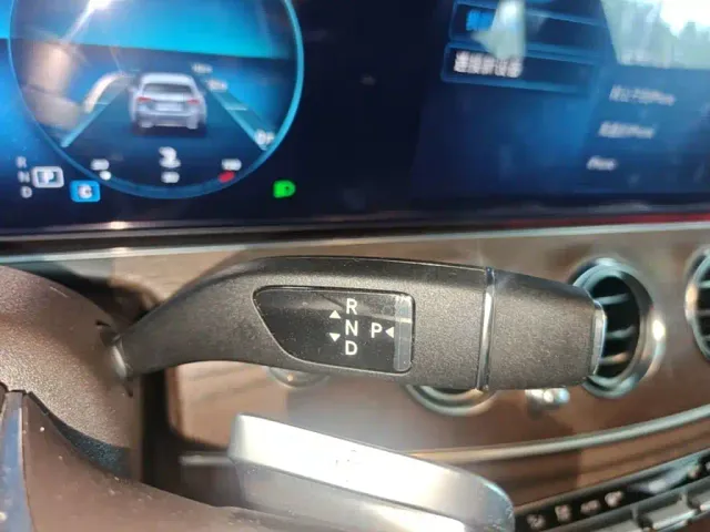 Mercedes-Benz E-Class — Фото автомобиля 13