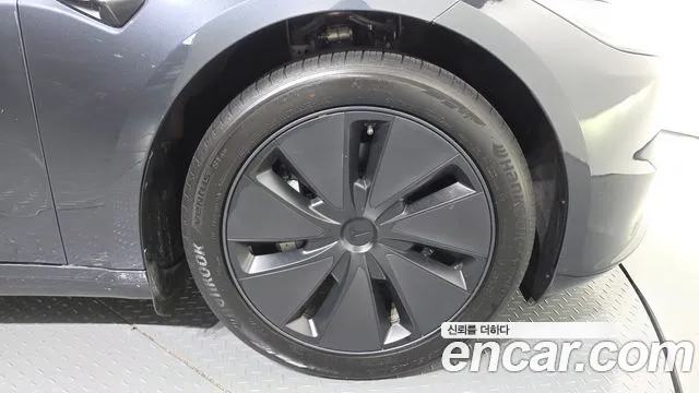 Tesla Model 3 — Фото автомобиля 6