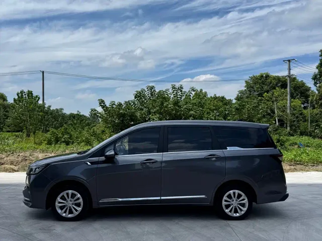 Wuling Jiachen — Фото автомобиля 3