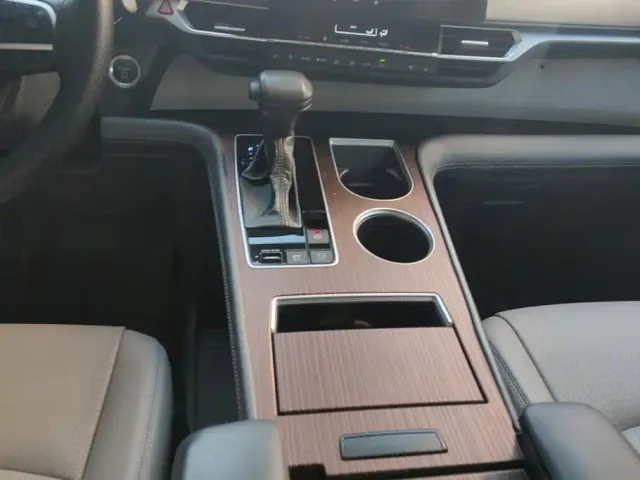 Toyota Sienna — Фото автомобиля 16