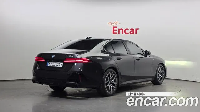 BMW 5-Series — Фото автомобиля 2