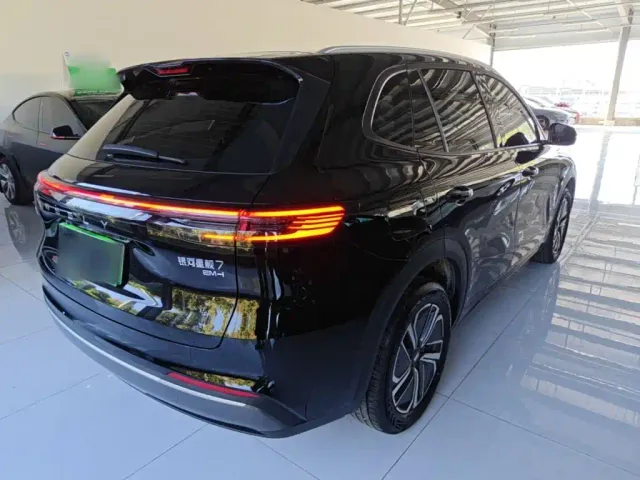 Geely Galaxy Starship 7 EM-i — Фото автомобиля 6