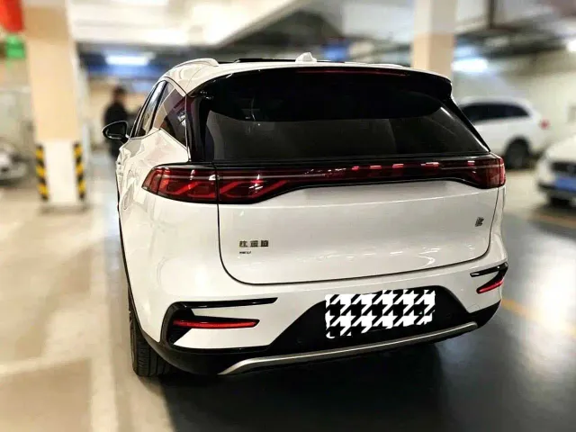 BYD Tang — Фото автомобиля 2