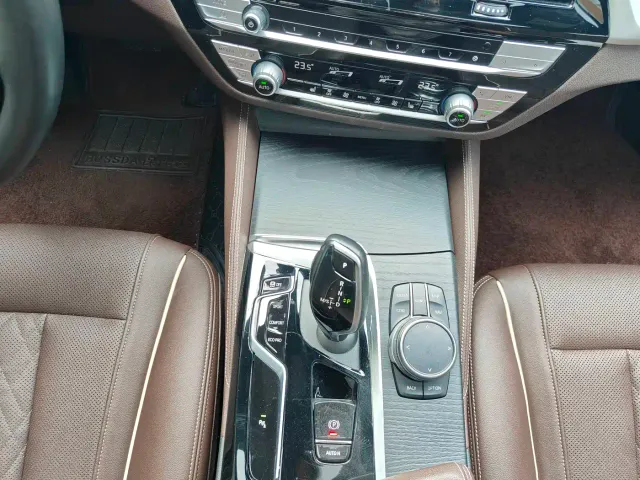 BMW 5 Series — Фото автомобиля 12