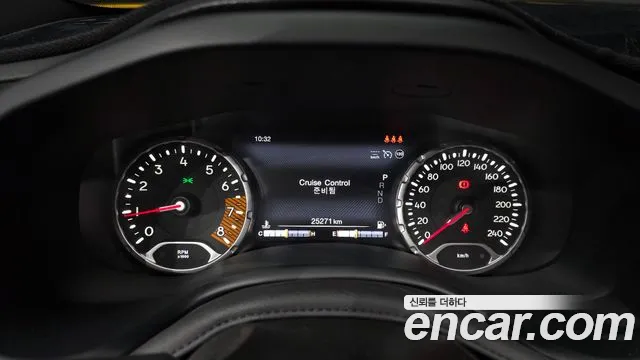 Jeep Renegade — Фото автомобиля 11