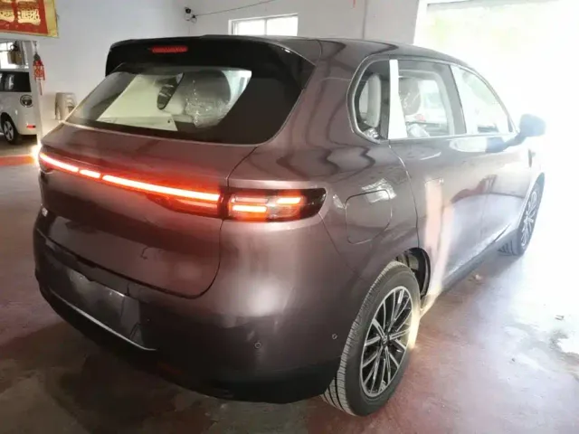 Leapmotor B10 — Фото автомобиля 6