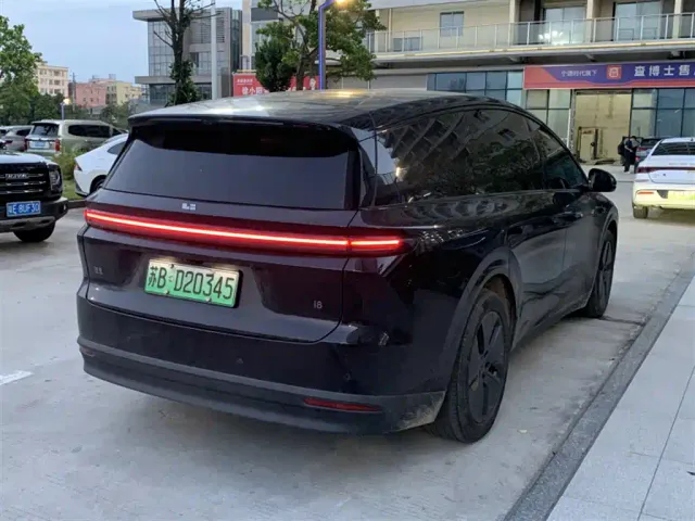 Li Auto i8 — Фото автомобиля 8