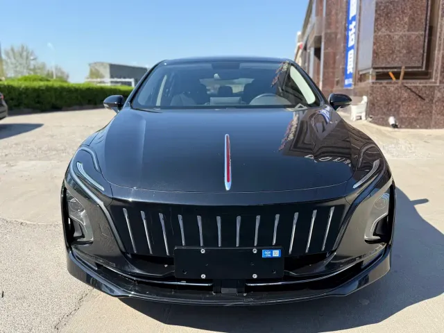 Hongqi E-QM5 — Фото автомобиля 2