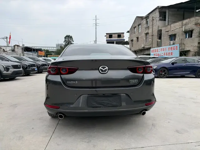 Mazda Axela — Фото автомобиля 4