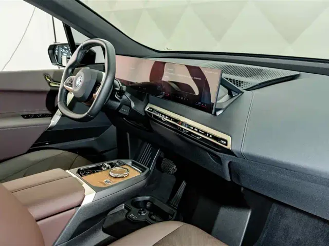 BMW iX — Фото автомобиля 19