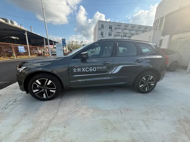 Volvo XC60 — Фото автомобиля 4