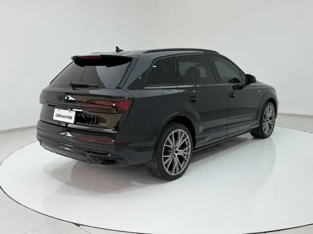 Audi Q7 — Фото автомобиля 24