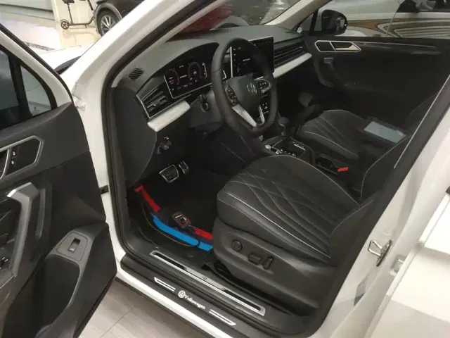Volkswagen Tiguan L — Фото автомобиля 15