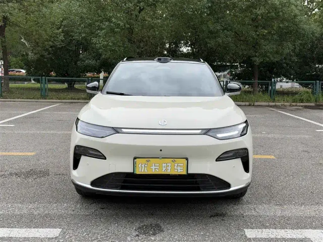 Leapmotor C11 — Фото автомобиля 3