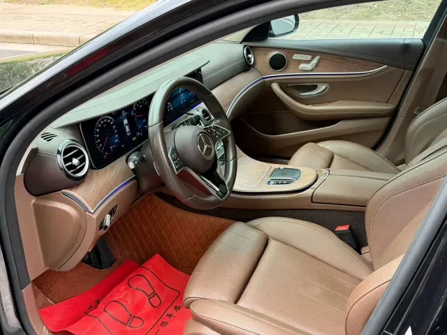 Mercedes-Benz E-Class — Фото автомобиля 4