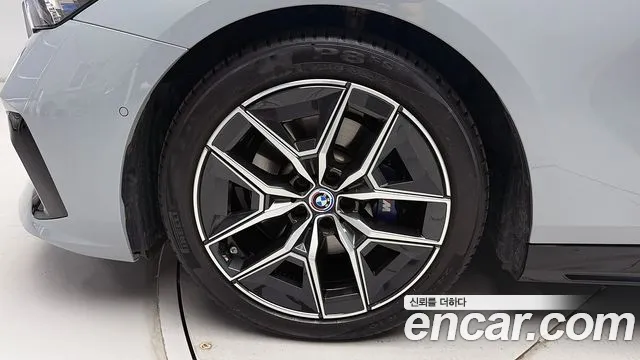 BMW 5 Series G60 — Фото автомобиля 17