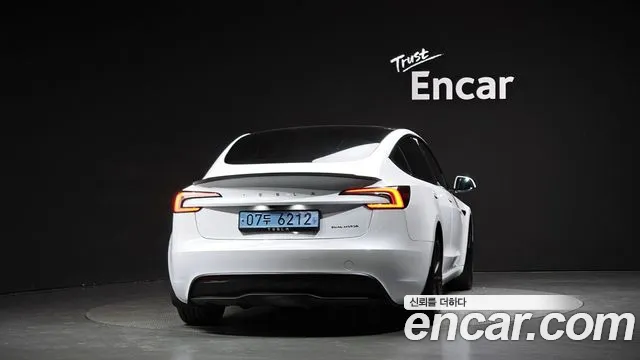 Tesla Model 3 — Фото автомобиля 4