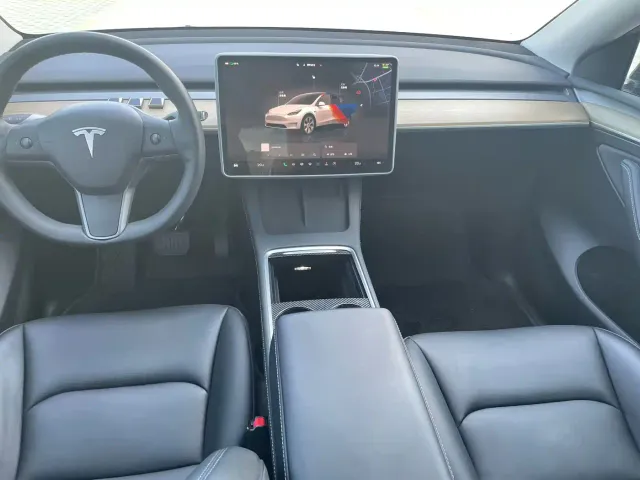 Tesla Model Y — Фото автомобиля 7