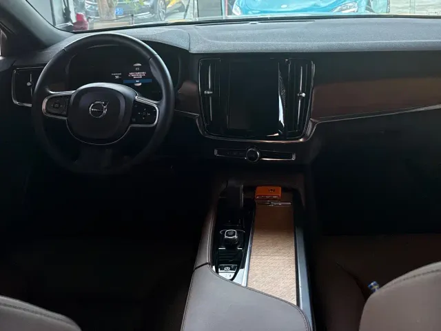 Volvo S90 — Фото автомобиля 7