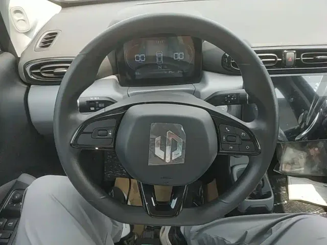 Leapmotor T03 — Фото автомобиля 10