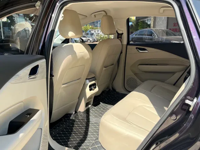Wuling Starlight — Фото автомобиля 10