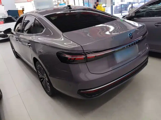 Volkswagen Passat — Фото автомобиля 4