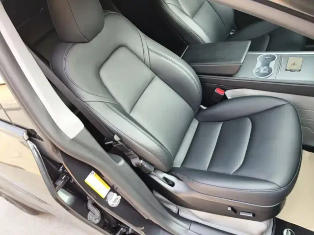 Tesla Model Y — Фото автомобиля 24