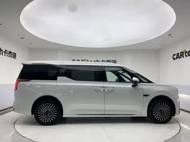 ZEEKR Zeekr 009 2024 7-Seat Aisle AWD Version 108kWh — Фото автомобиля 4