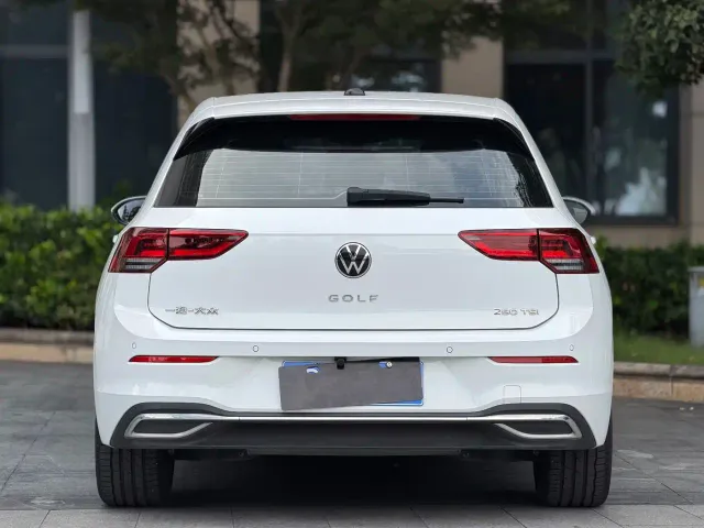 Volkswagen Golf — Фото автомобиля 9