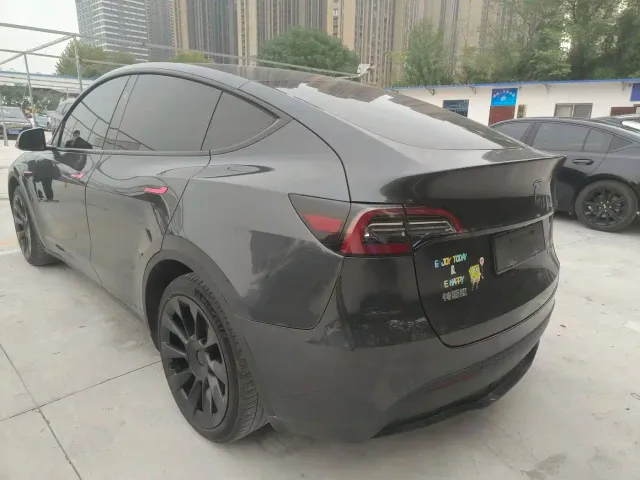 Tesla Model Y — Фото автомобиля 11