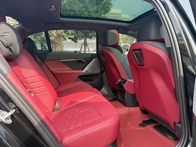 BMW 5 Series — Фото автомобиля 11