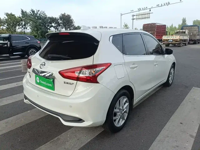 Nissan Tiida — Фото автомобиля 6
