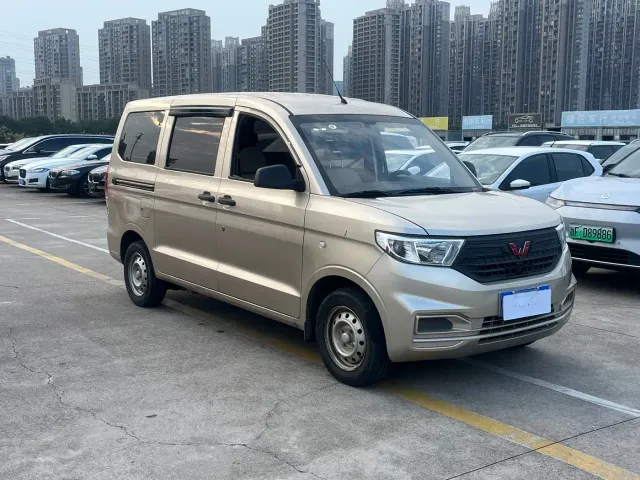 Wuling Hongguang V — Фото автомобиля 3