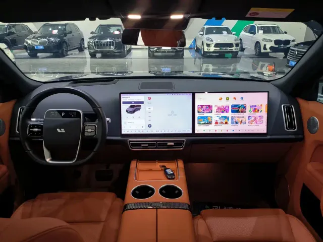 Li Auto L8 — Фото автомобиля 5
