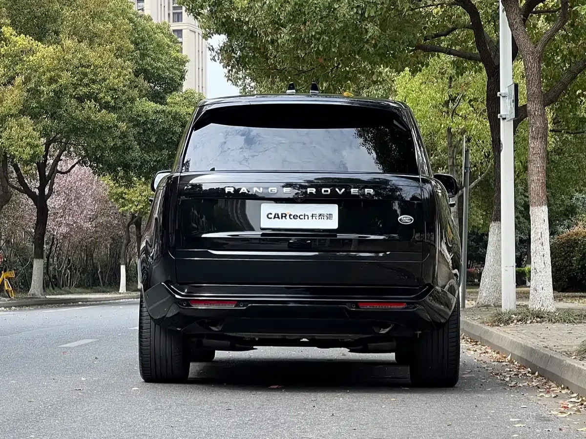 Land Rover Range Rover 2023 3.0 L6 360PS Golden Age Edition — Фото автомобиля 4