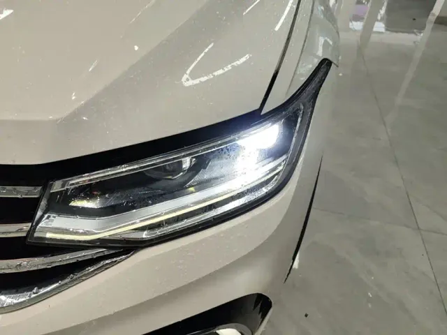 Volkswagen Tiguan L PHEV — Фото автомобиля 17