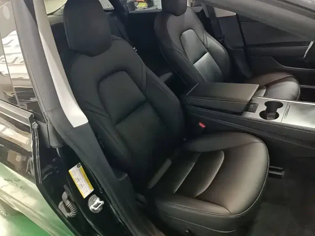 Tesla Model 3 — Фото автомобиля 24