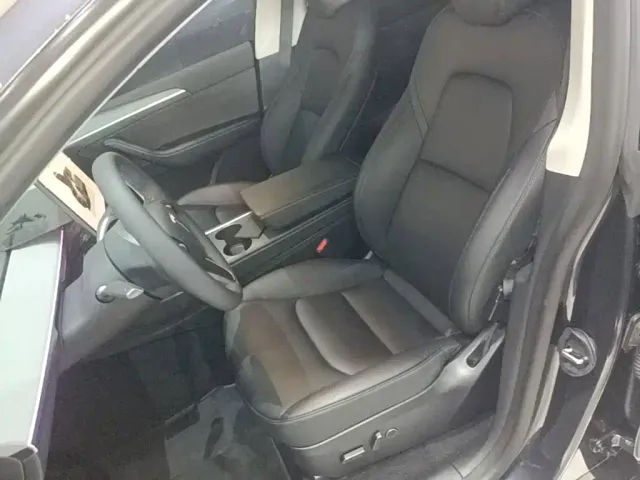 Tesla Model Y — Фото автомобиля 14