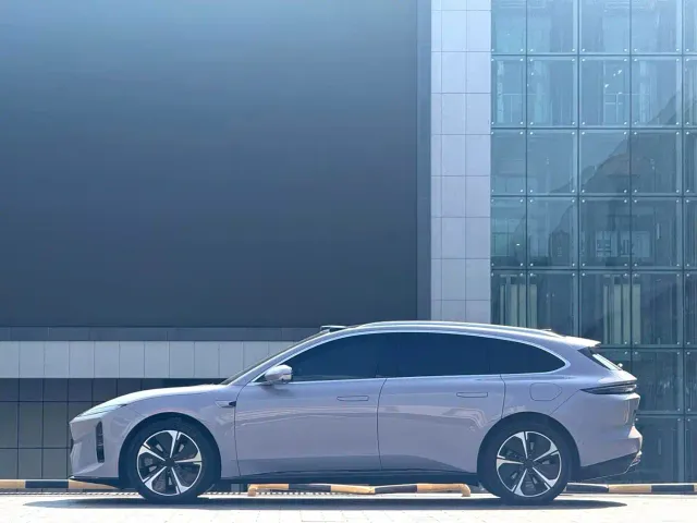 Nio ET5 Touring — Фото автомобиля 9
