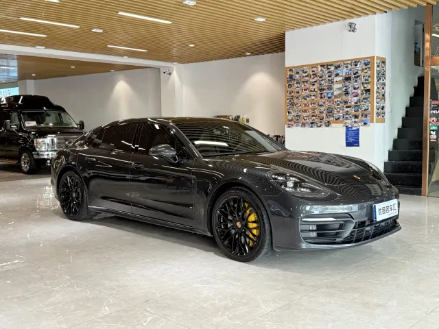 Porsche Panamera — Фото автомобиля 3