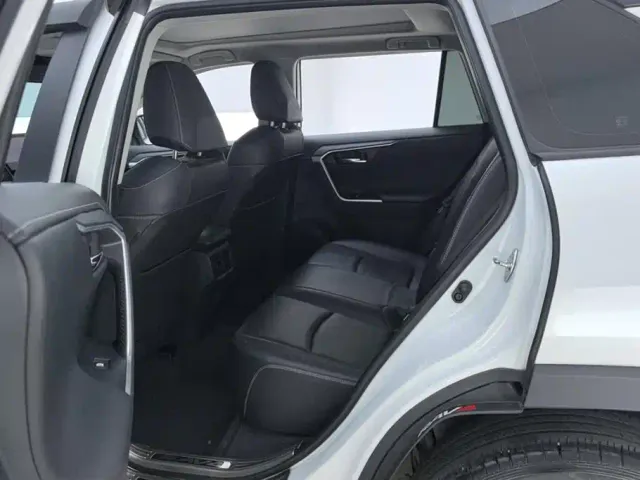 Toyota RAV4 — Фото автомобиля 11