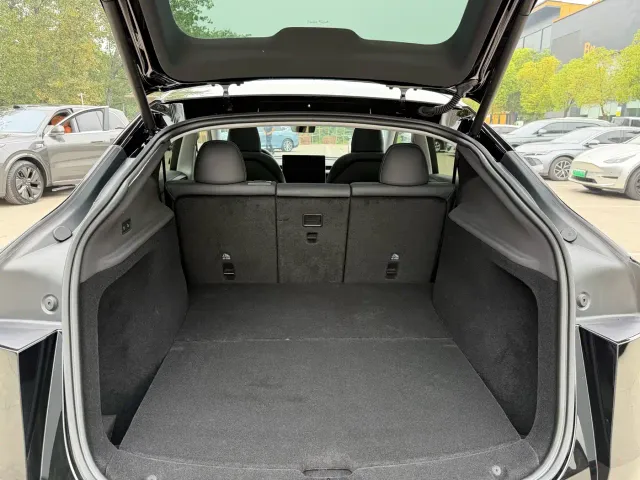 Tesla Model Y — Фото автомобиля 14