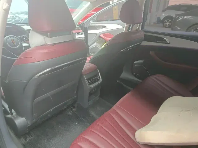 Hongqi H5 — Фото автомобиля 8