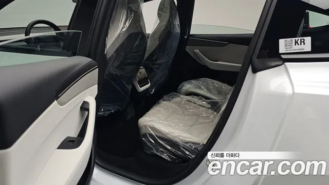 Tesla Model Y — Фото автомобиля 25