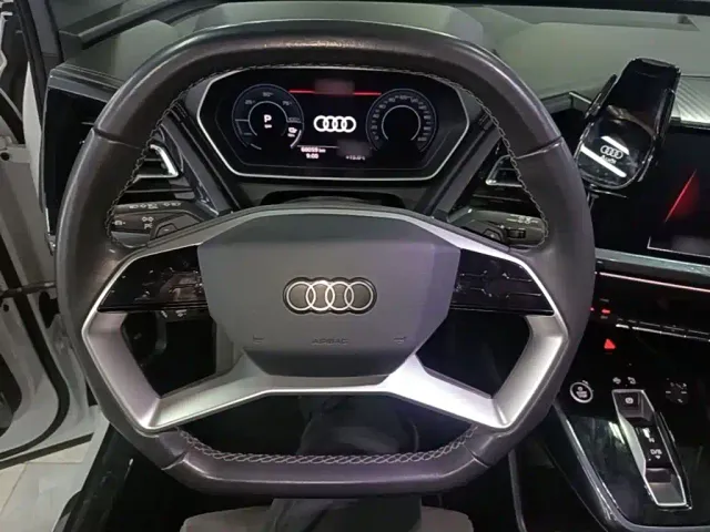 Audi Q4 e-tron — Фото автомобиля 10