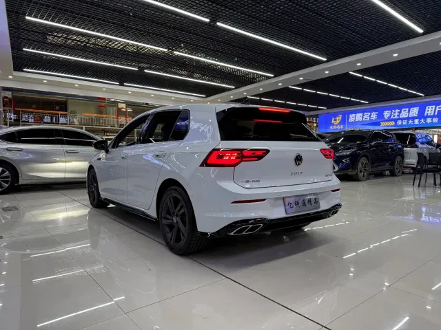 Volkswagen Golf — Фото автомобиля 6