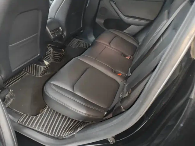 Tesla Model Y — Фото автомобиля 16